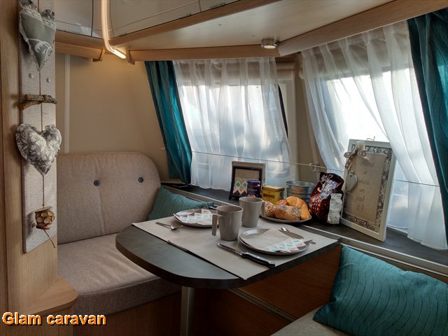 Glam Caravan eriba touring interno