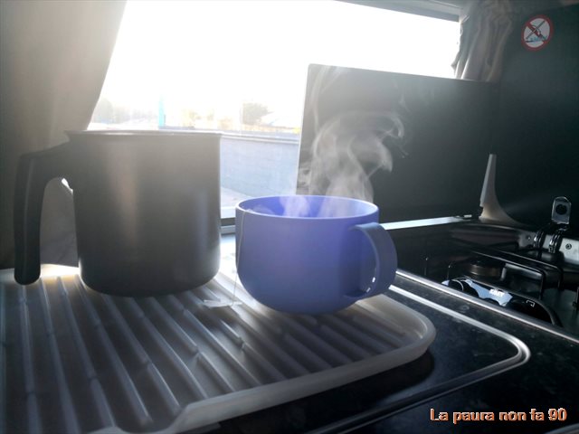 2020 12 van auto lavorare in van pausa
