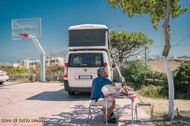 Campeggio a Santorini