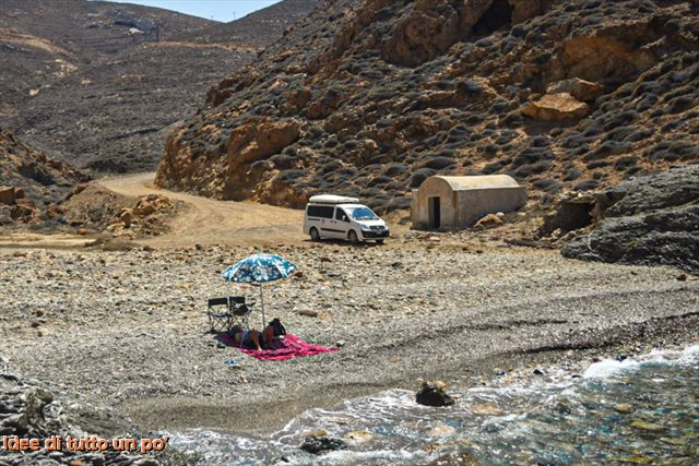 In spiaggia ad Anafi