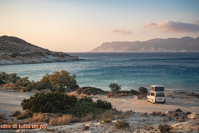 in spiaggia a Kimolos