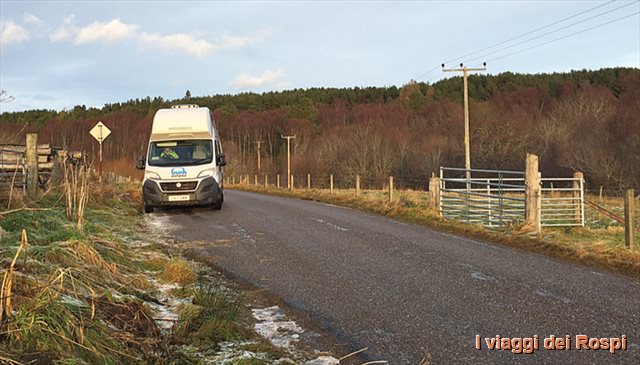 strada single track in scozia