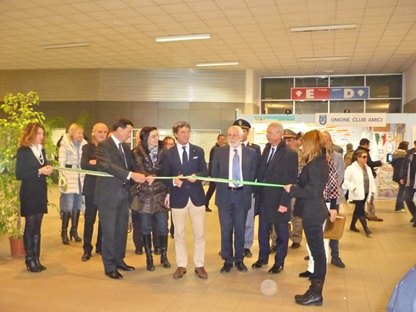 Tourit_inaugurazione_sindaco_Zubbani_taglia_Nastro_s