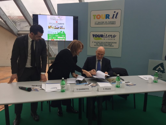 firma accordo IMM Federalberghi Toscana Costa Apuana
