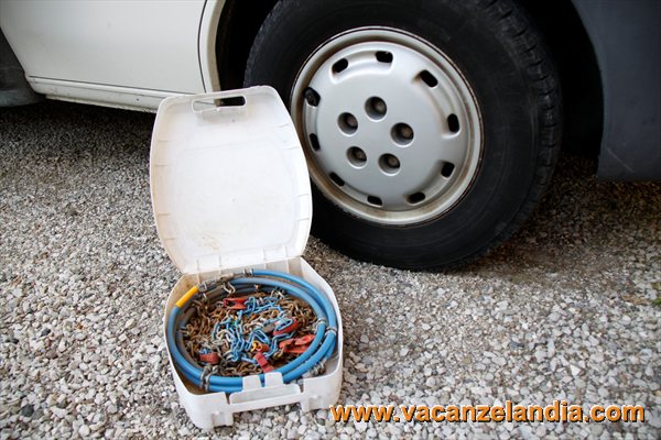 pneumatici_invernali_catene_da_neve_camper