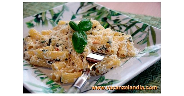 elicoidali con ricotta, basilico e pinoli