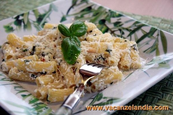 primi piatti elicoidali ricotta basilico pinoli