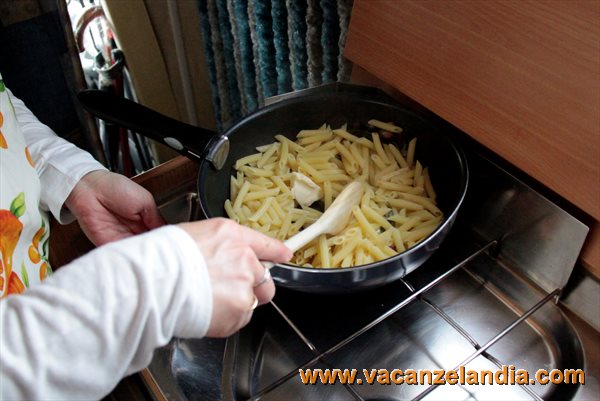 primi_piatti_pennette_speck_ricotta_salata_7