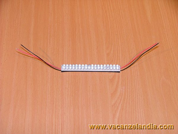 sostituzione_lampada_incandescenza_con_led_plafoniera_toilette_camper_1