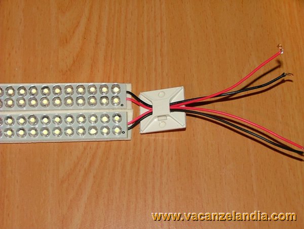 sostituzione_lampada_incandescenza_con_led_plafoniera_toilette_camper_11