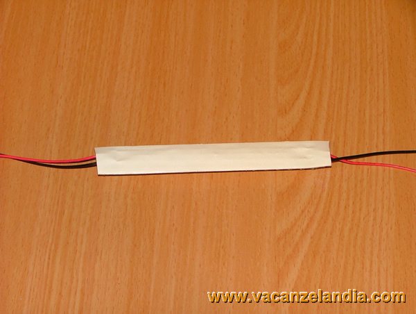 sostituzione_lampada_incandescenza_con_led_plafoniera_toilette_camper_8