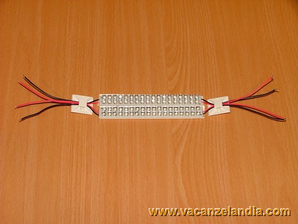 sostituzione_lampada_incandescenza_con_led_plafoniera_toilette_camper_9