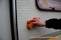 17 lavaggio camper righe nere