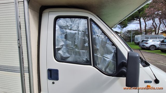 oscuranti interni vetri cabina camper fai da te 10