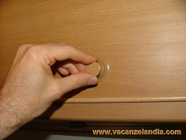 riparazione_serratura_sportello_pensile_9