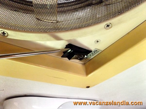 sostituzione_interruttore_oblo_ventola_camper_02