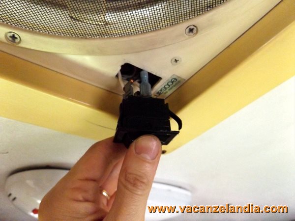 sostituzione interruttore oblo ventola camper 04