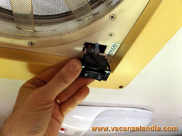 sostituzione_interruttore_oblo_ventola_camper_07
