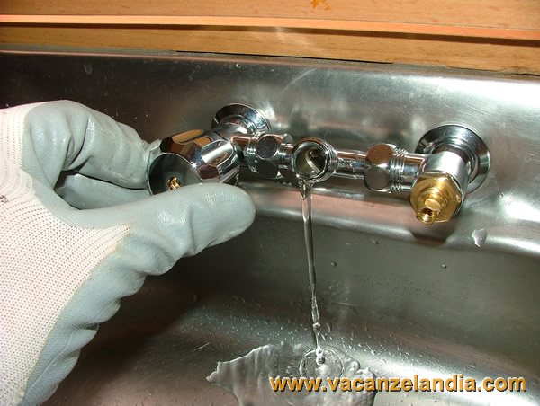 sostituzione_rubinetto_lavello_cucina_18