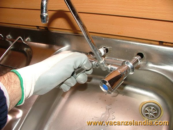 sostituzione_rubinetto_lavello_cucina_7