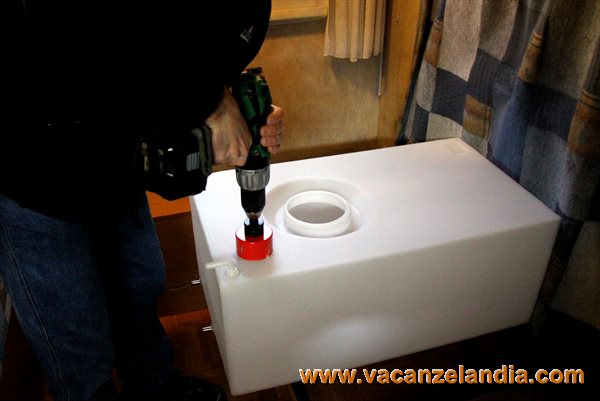sostituzione_serbatoio_acqua_camper_fai_da_te_13