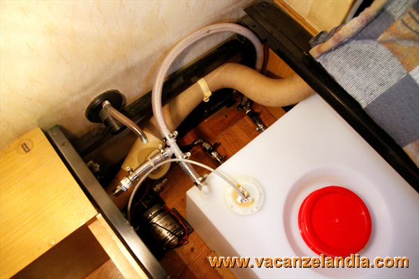 sostituzione_serbatoio_acqua_camper_fai_da_te_18