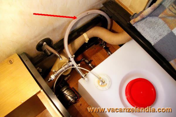 sostituzione_serbatoio_acqua_camper_fai_da_te_18a