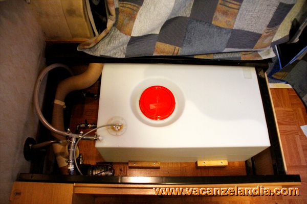 sostituzione_serbatoio_acqua_camper_fai_da_te_20