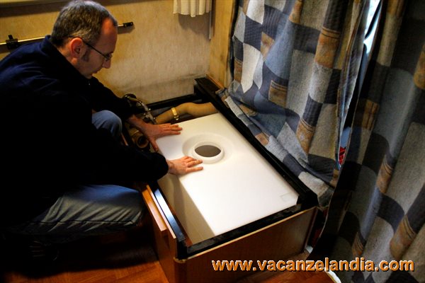 sostituzione_serbatoio_acqua_camper_fai_da_te_8