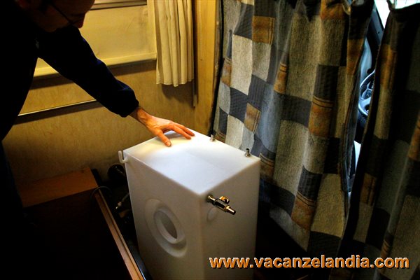 sostituzione_serbatoio_acqua_camper_fai_da_te_9