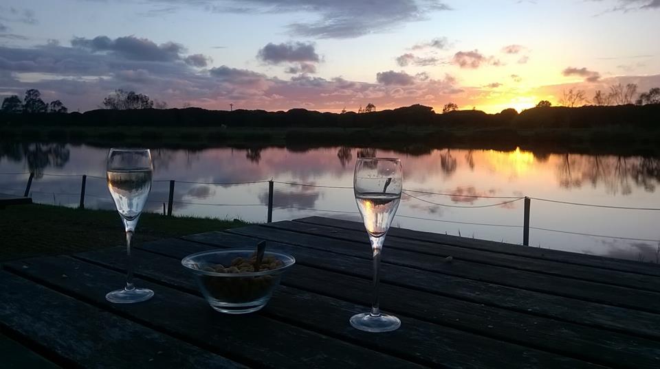 aperitivi sul lago  agricampeggio le tamerici 1