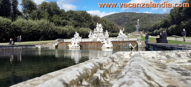 16   Caserta   la reggia   il parco   scorcio