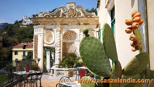 09   Golfo di Salerno   Salerno   Giardino di Minerva   fontana monumentale