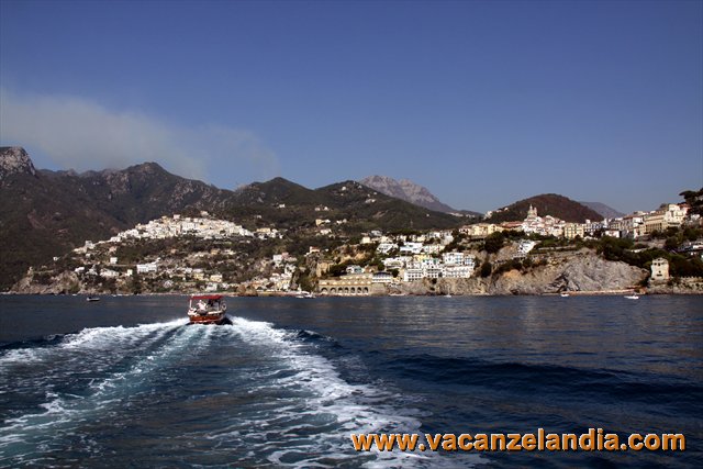 02   Golfo di Salerno   costiera amalfitana   via mare   verso Vietri e Cetara