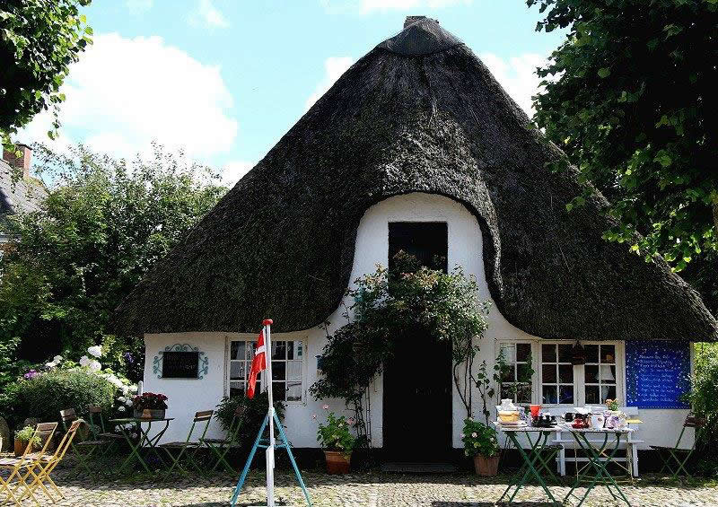 mogeltonder casa tetto paglia