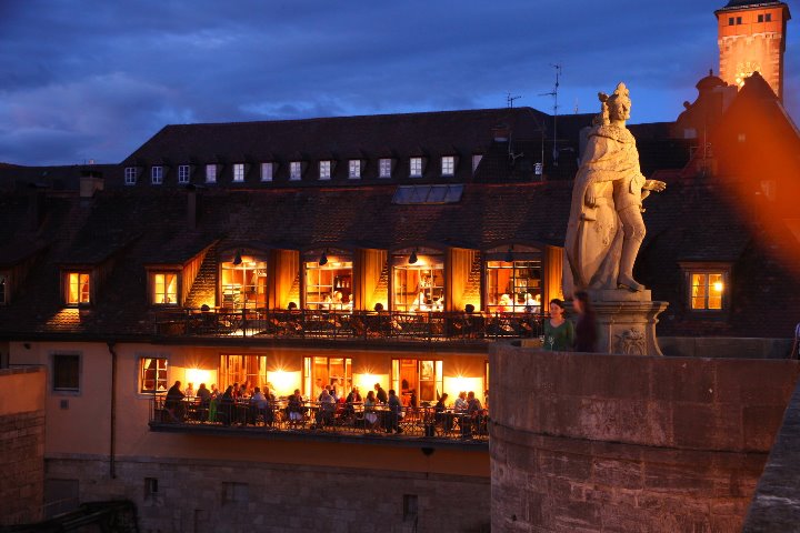 germania_wuerzburg_by_night