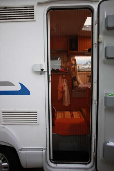 montaggio zanzariera camper