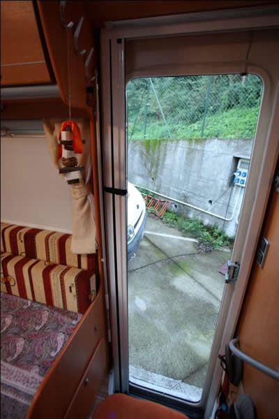 montaggio zanzariera camper