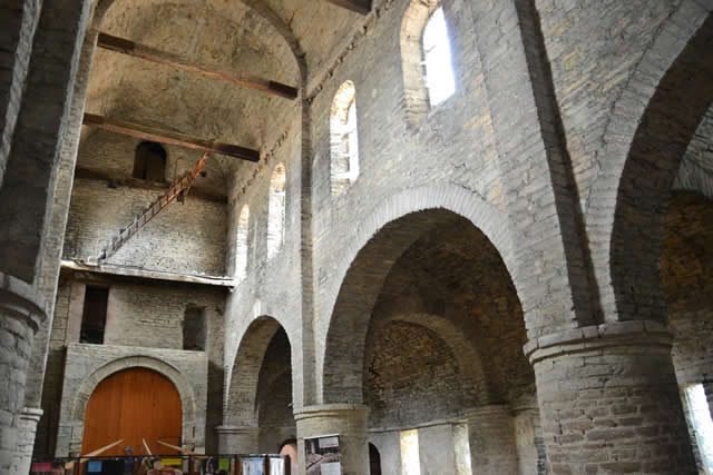 tournus chiesa abbaziale San Filiberto interno scorcio