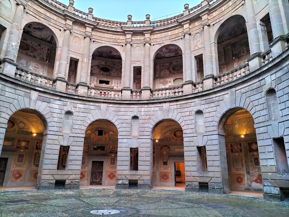 caprarola palazzo farnese interno