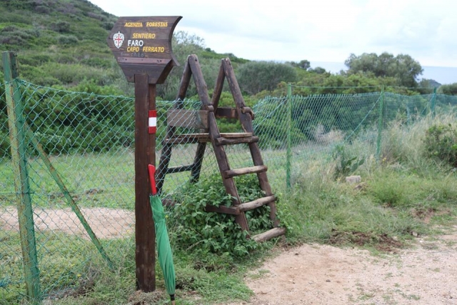sardegna sentiero per visitare torre capo ferrato