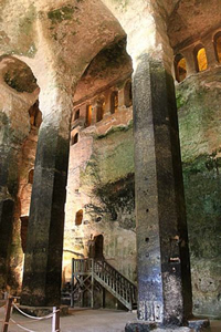 francia Aubeterre sur Dronne chiesa sotterranea di Saint Jean 1