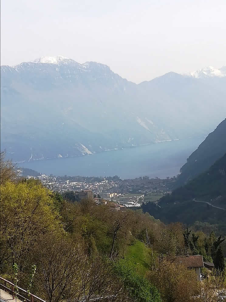 canale tenno vista lago garda