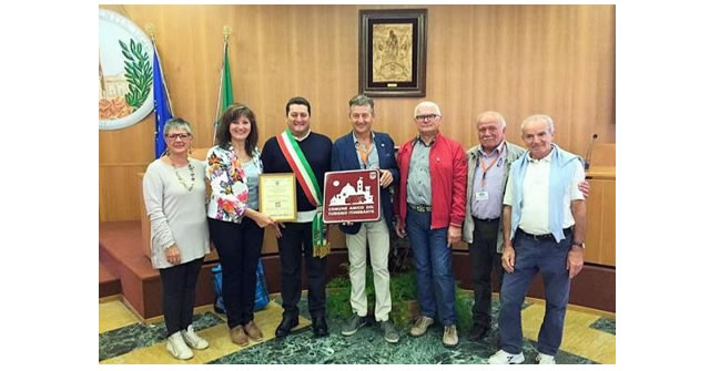 loreto consegna targa turismo itinerante