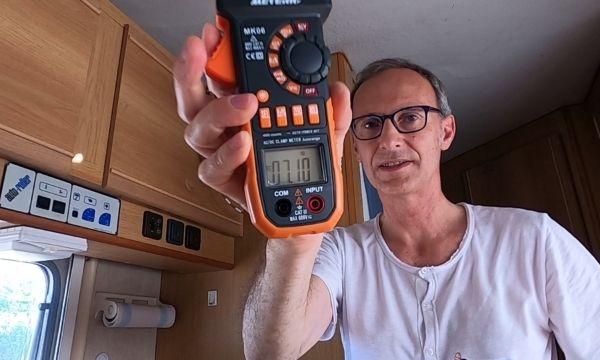 Test Regolatore di carica PRM330 di CBE 03