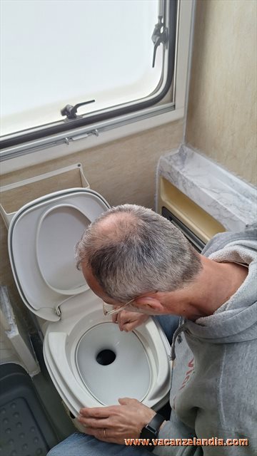 installazione twusch thetford toilette camper 19