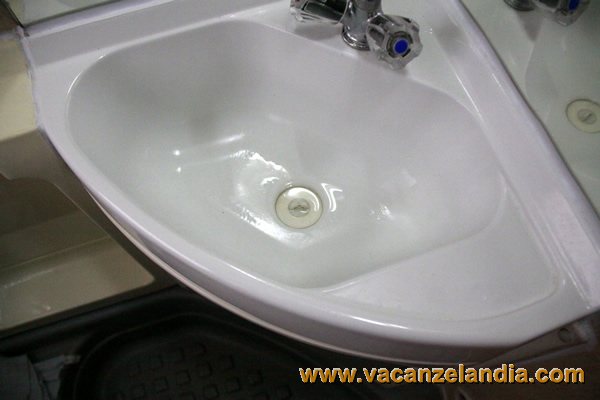 svuotamento serbatoio camper chiusura scarico lavandino toilette