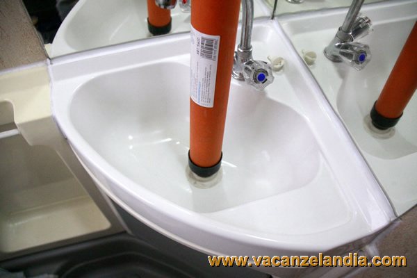 svuotamento serbatoio camper svuotamento scarico lavandino toilette
