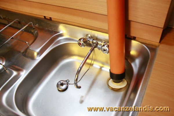 svuotamento serbatoio camper svuotamento scarico lavello cucina