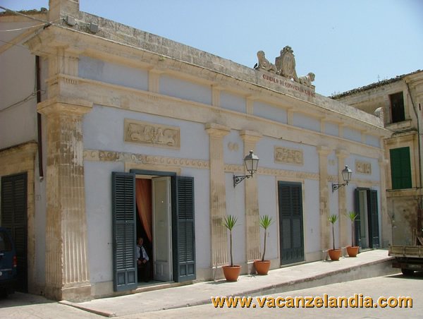 093   sicilia   ragusa   ibla   circolo di conversazione